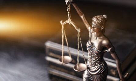 Під наглядом: як розпізнати, що за вами стежать, і захистити своє приватне життя