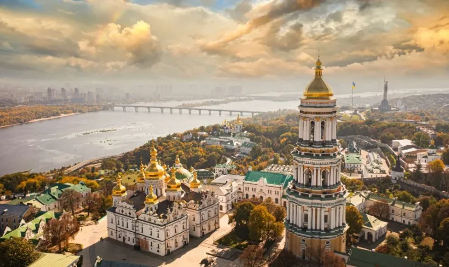 Куди поїхати восени по Україні: ідеї для короткої подорожі