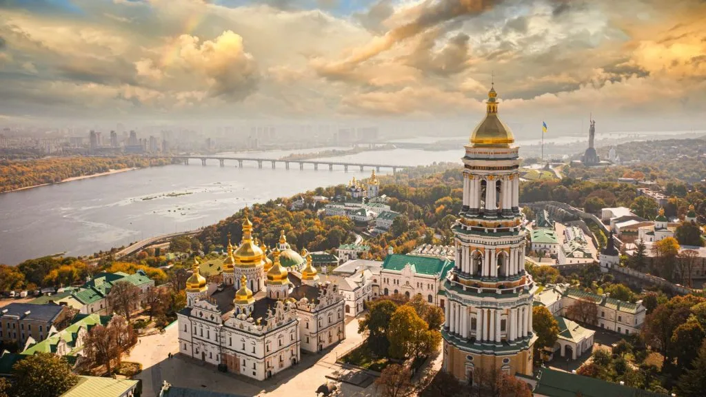 Куди поїхати восени по Україні: ідеї для короткої подорожі